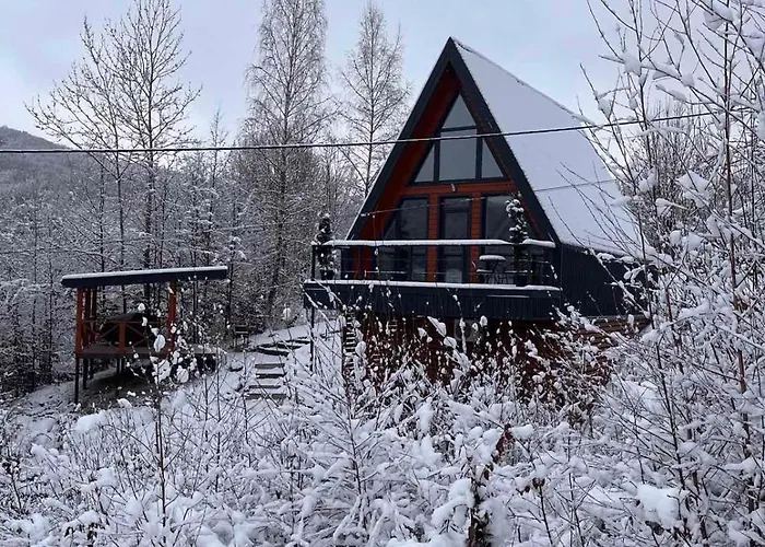 Pyramida House *