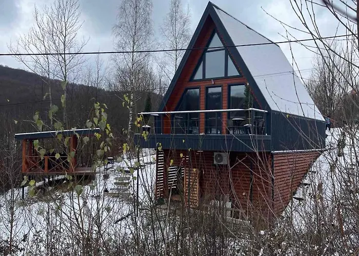 Pyramida House *