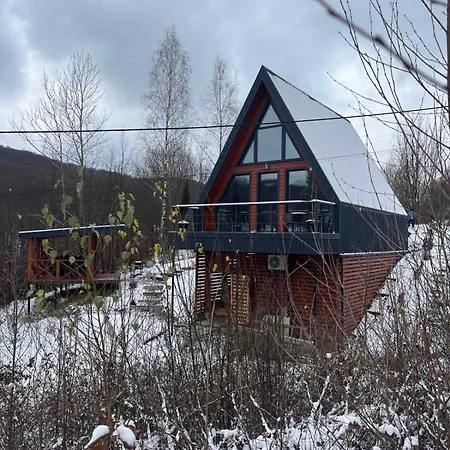 Pyramida House *